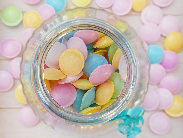 Brauseufo Glass Colorful Candy  - silviarita / Pixabay